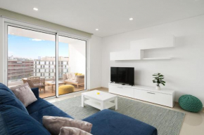 Bright Modern Seaside Apartment